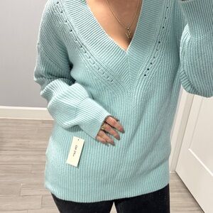 Ophilia Women's V-Neck Sweater in Light Blue